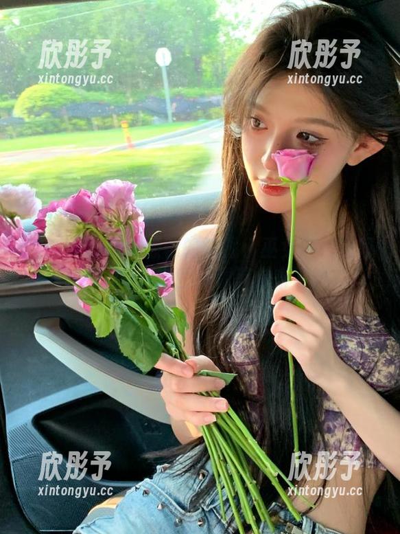 嗲囡囡 - 令人惊艳的流氓小巫女办公室写真，10组套图资源等你来下载