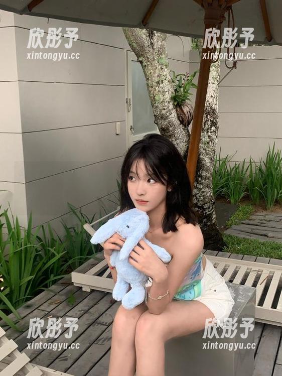 头条女神 - 收藏幻雪儿发布的死库水套图，海量资源尽在指尖