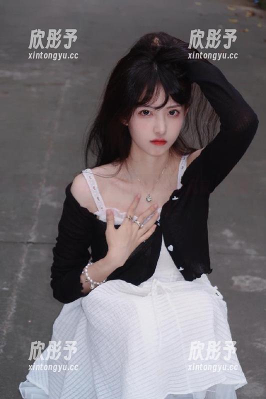 头条女神 - 探秘易阳的小仙女风采，免费图册等你来下载！
