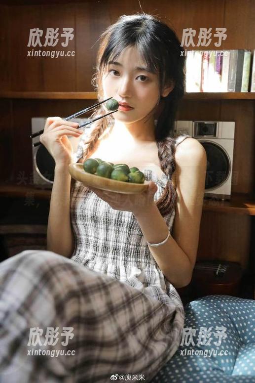 头条女神 - 曼苏拉娜的旗袍美学，下载图集，记录每一个动人瞬间与优雅姿态！