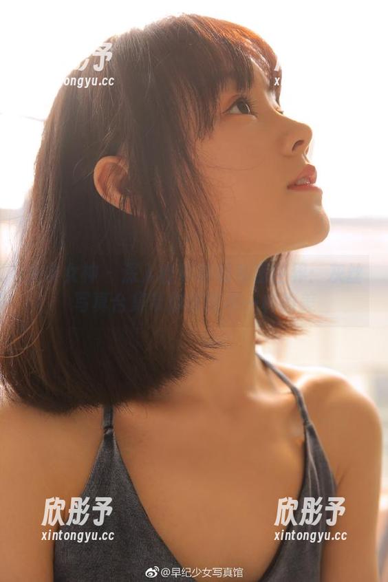 头条女神 - 深入杜菲菲的私房世界：灰丝写真合集带你领略不一样的美
