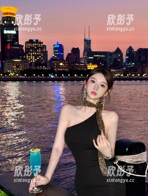 头条女神 - 闪亮登场！王竹最新图包更新，少妇薄纱内衣传递甜美诱惑
