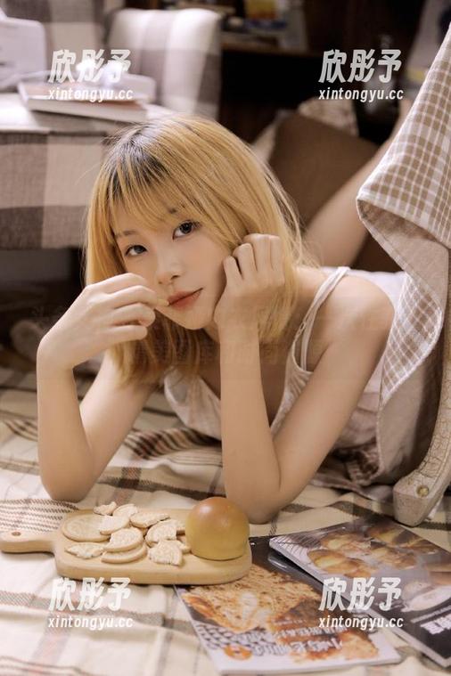 头条女神 - 索菲娅内衣风情：一次性获取精美图库和时尚资源