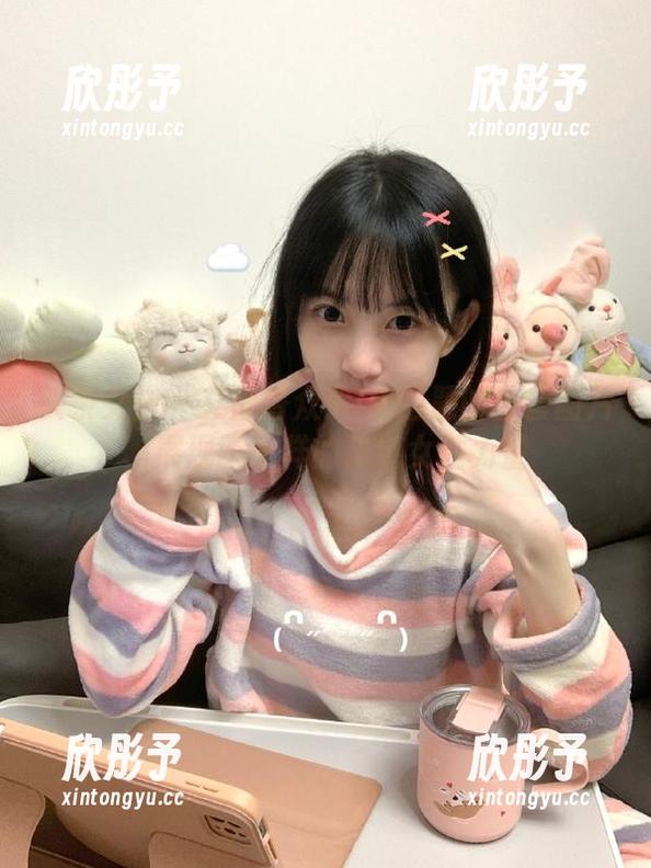 头条女神 - 艾静香众筹OL主题的全套图片，展现不一样的职场女性力量