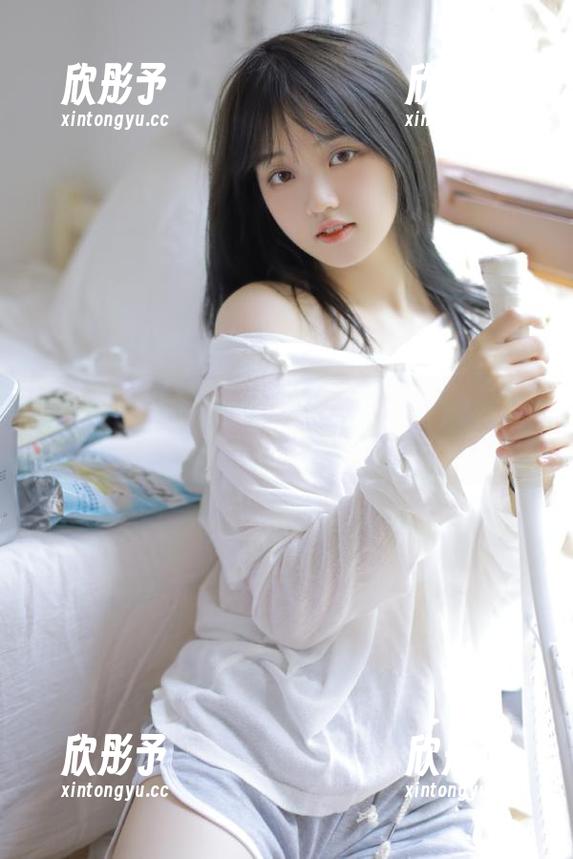 头条女神-蔡楠 头条女神 - 走进蔡楠的黑白视界:每张图片都是一段旅程,原图带你体验真实!