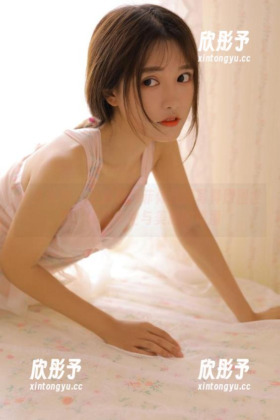 头条女神 - 走进高韩菲体操服写真原图世界，体验专业与美感的碰撞