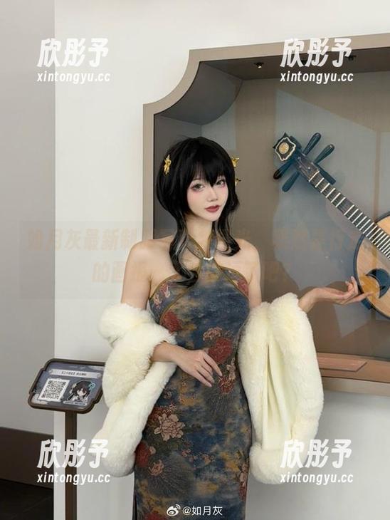 如月灰最新制服写真集曝光，果然是行走的画报，太会挑逗了吧？