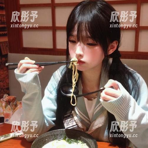 妖精视觉 - 更新！梦梦的油亮写真美图再现，快来欣赏瞬间的静谧与动感！