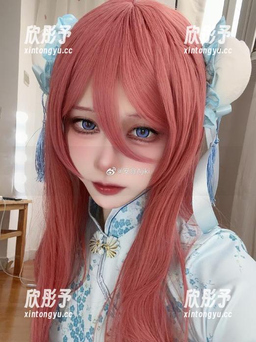 记录安食Ajiki女友的优雅瞬间：写真与图片的完美结合