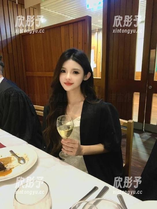 探讨宋哈娜白裙的艺术魅力：丰富作品集与资源汇总！