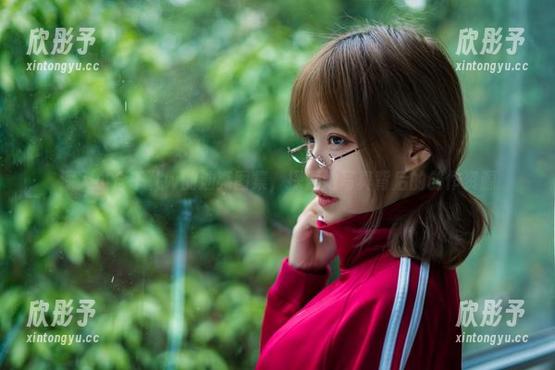 深入小仓千代w的油亮图集，探索她写真背后的创作资源