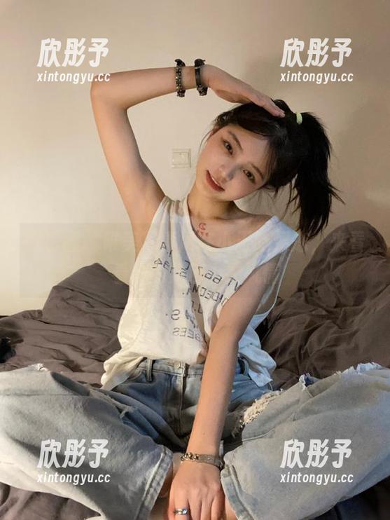 微密圈 - 唯美写真尽在小玉吃果冻，来看看她的紫色上衣风情