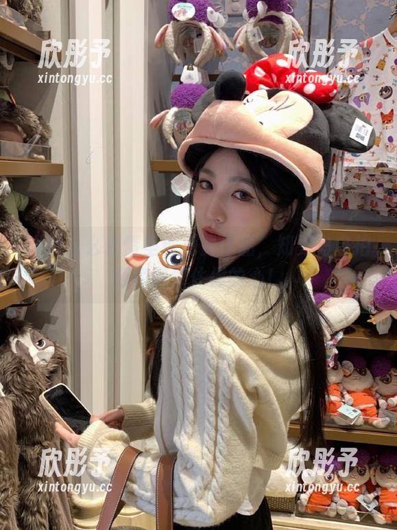 小瑶幺幺倾情呈现免费作品，知更鸟自拍版瞬间抓住你的心！