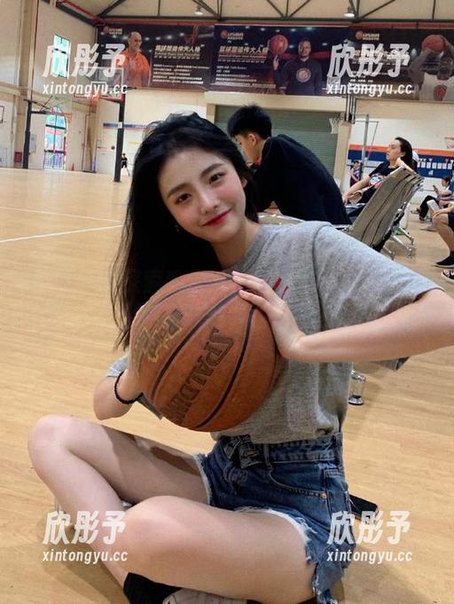 尤果网 - 探索乔依琳校园的每一个角落：那些难忘的写真作品