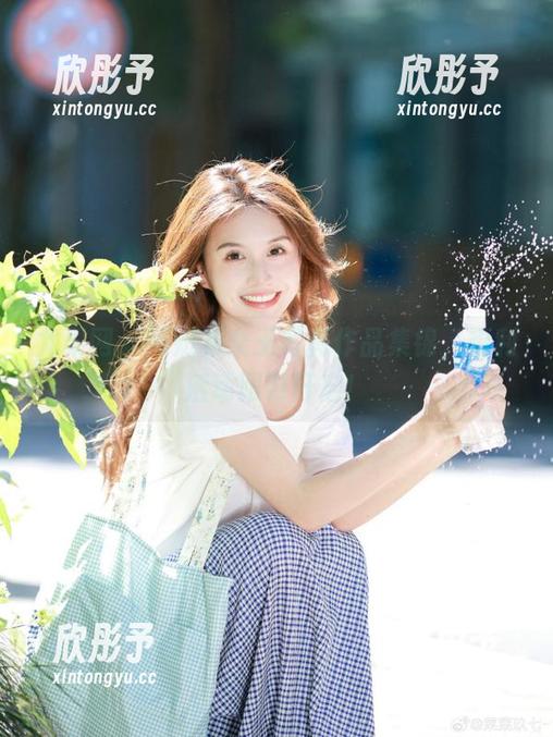 尤果网 - 周妍希女王写真作品集锦，福利活动限时开启！
