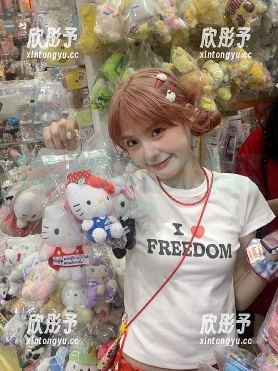 尤果网 - 孟狐狸女孩写真图包：每一帧都是故事，每一张都传递着她的灵魂与时光的交错