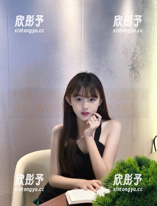 尤果网 - 游走在无圣光间的小潘鼠比基尼写真，展现她的自信与时尚魅力图片！