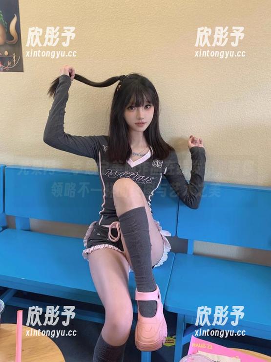 尤果网 - 李思宁美脚作品在线发布，带你领略不一样的美图与艺术之美