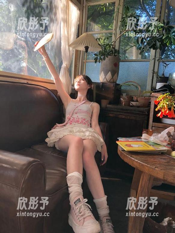 尤果网 - 走进李焱的私拍世界：每一个棉袜图包的故事
