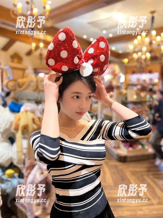 尤果网 - 欣杨Kitty最新制服图册，完美展现个性与时尚的结合！