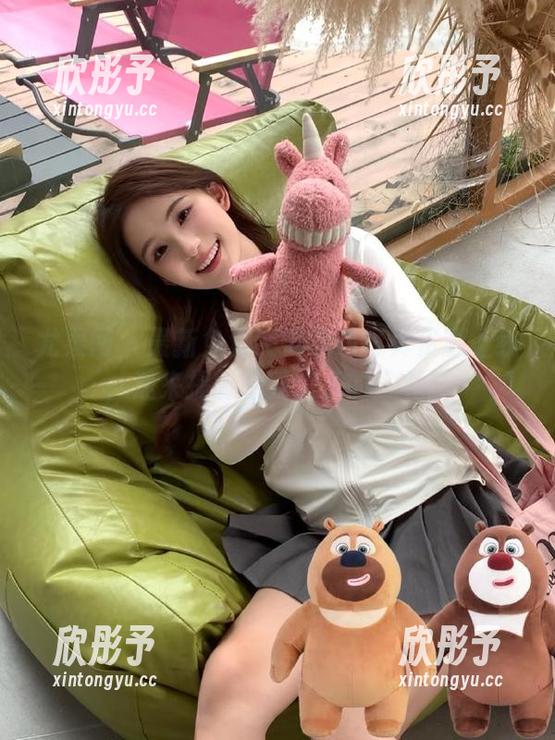尤果网 - 最新免费笑笑学姐写真资源上线，速来提前感受快乐的洗礼！