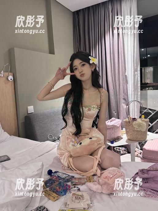 尤果网 - 在蜜儿的无圣光图集中，感受平凡日常的非凡魅力