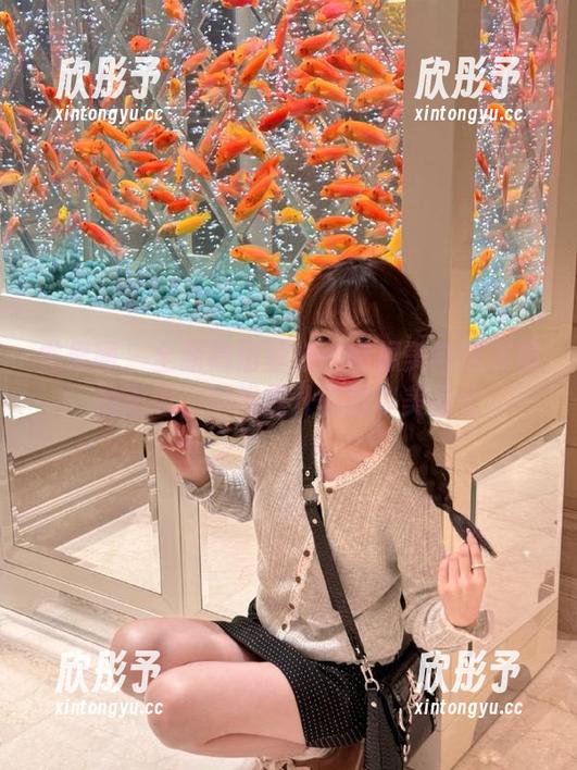 尤果网 - 全新高清壁纸：韩恩美与连衣裙的邂逅，瞬间提升你的审美品位