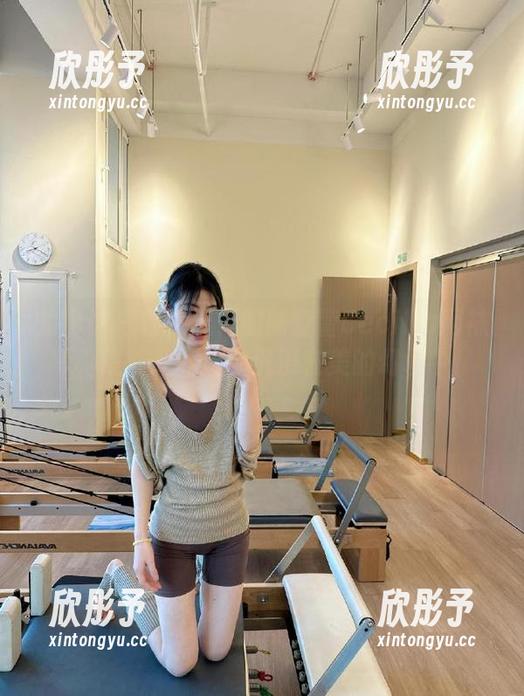 尤物馆 - 徐徐展开的陆萱萱Cecilia网袜写真集，下载让你沉浸在美的幻境中！