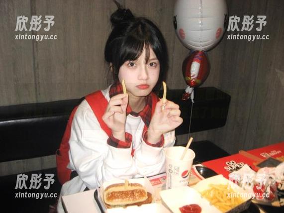 尤蜜荟 - Cris_卓娅祺的职业装写真，原图如同猫步走进职场，瞬间把上司的奢华办公室变成了她的秀场！