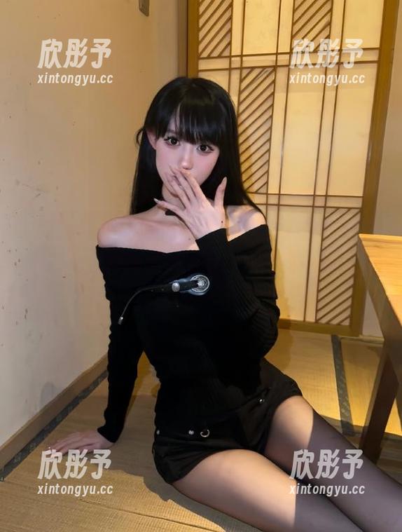 尤蜜荟 - 走进周思乔的高清旅拍作品集，发现她如何用镜头捕捉生命中的点滴美好，感动无限。