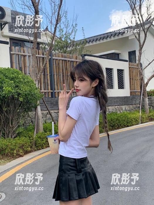 尤蜜荟 - 探索娜露selena短裤图库，尽享丰富资源与创意穿搭灵感