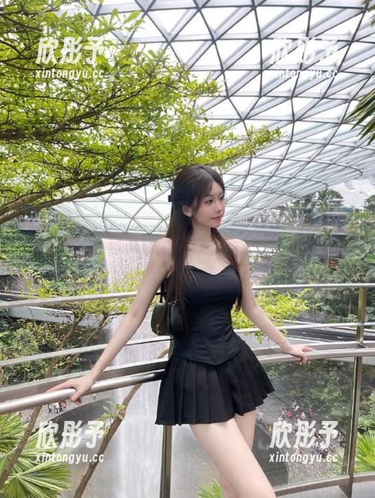 尤蜜荟 - 超美图集：柴婉艺Averie在红裙中的绝美瞬间，让你目不转睛！
