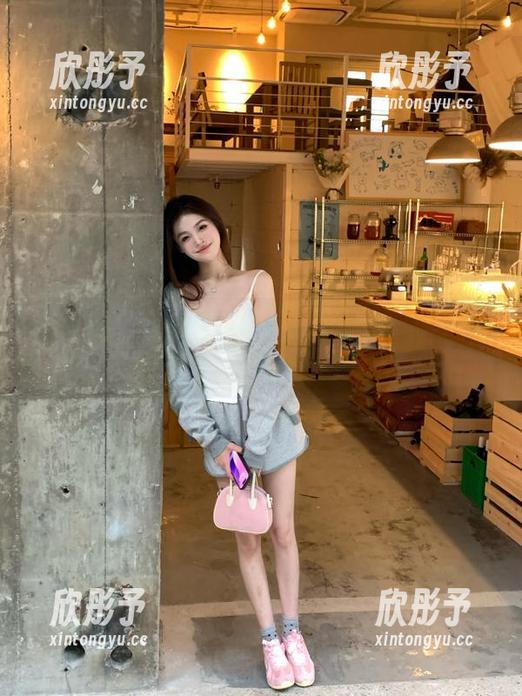 尤蜜荟 - 追寻美好瞬间：谭小灵秘书作品集，精彩免费下载！