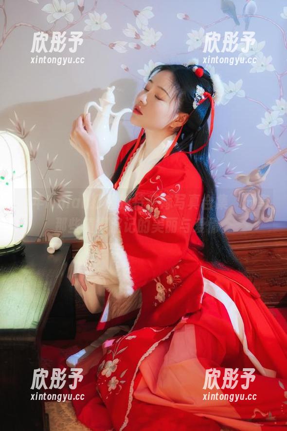 年年Nnian打造独特花嫁写真合集，分享那些值得铭记的美丽与爱情。