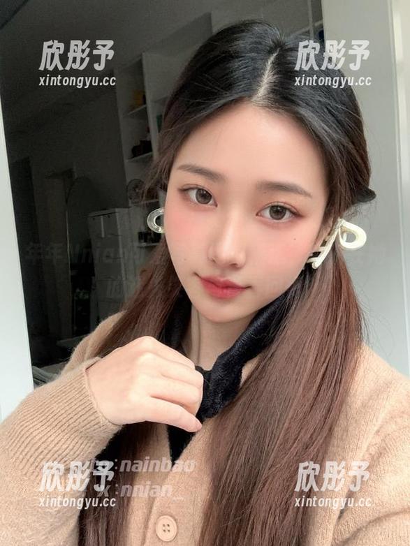 年年Nnian可爱写真图包精选，畅游在她的迷人笑容与青春回忆
