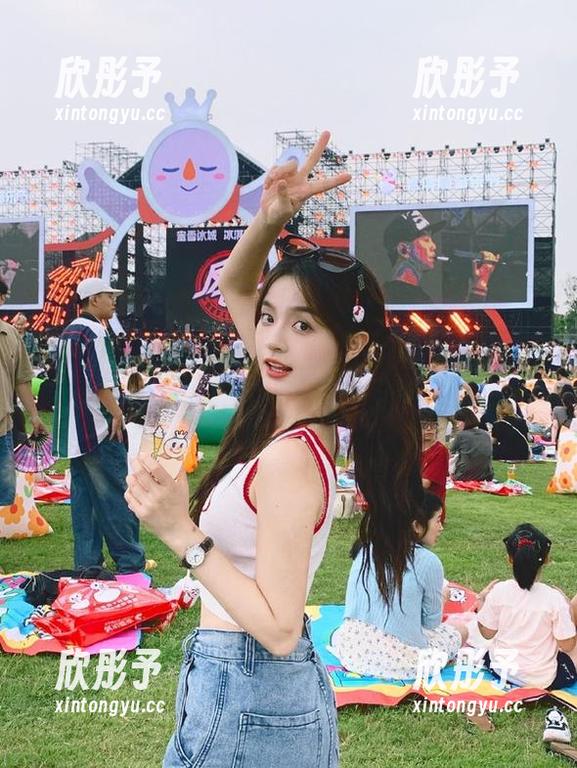 微密圈 - 甜美可爱的张思允双马尾写真美图资源，令你一眼爱上她的风格