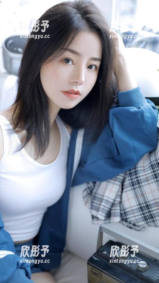 微密圈 - 制服黑丝下的张思允nice：瞬间美丽与魅力尽在这篇图集合集！