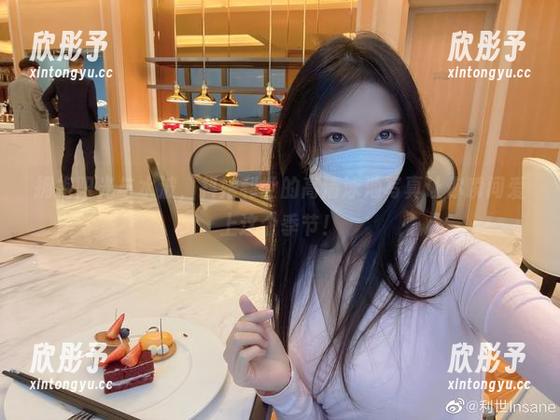 拥抱阳光与水波，抖娘利世的高清泳池写真让你瞬间爱上这个季节！