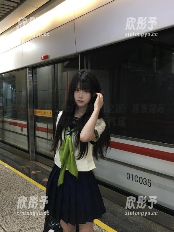 推女神 - 晓艾fafa的时尚之旅：连衣裙高清写真展现青春气息