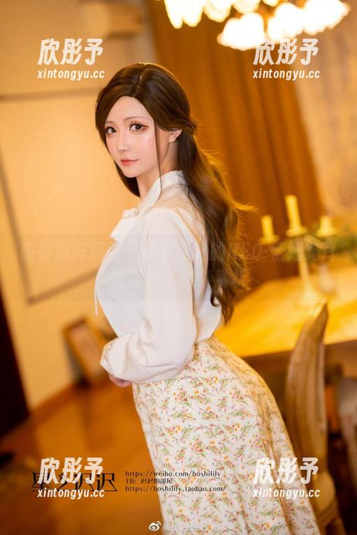 感受别样风情：星之迟迟的RE0-蕾姆狗耳警官写真图集赏析