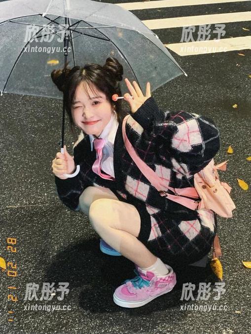 星颜社 - 护士装扮再现！何晨曦写真更新，快来围观精彩瞬间！