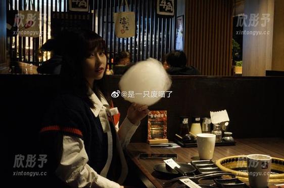 不容错过的“是一只废喵了”写真，尽展其《女王》主题的美图风采，带你领略别样魅力！
