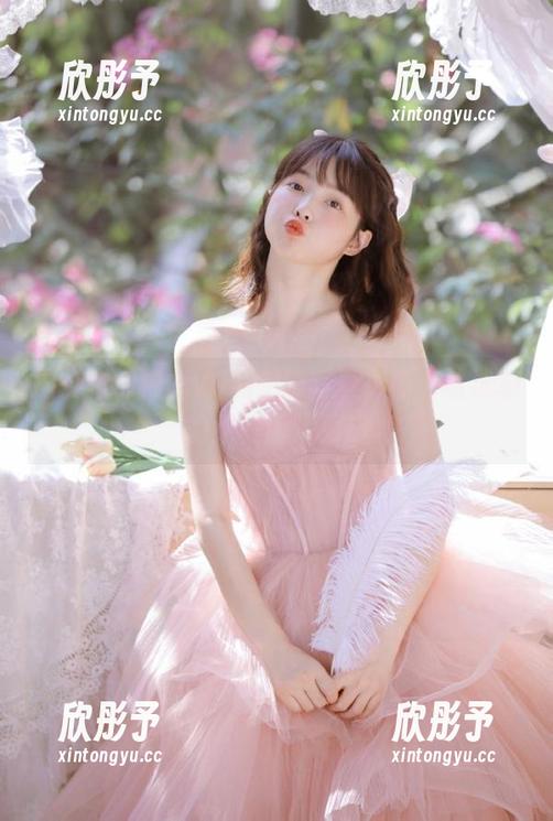 揭秘木棉棉OwO的定制写真，斯卡哈泳装的绝美图片展现