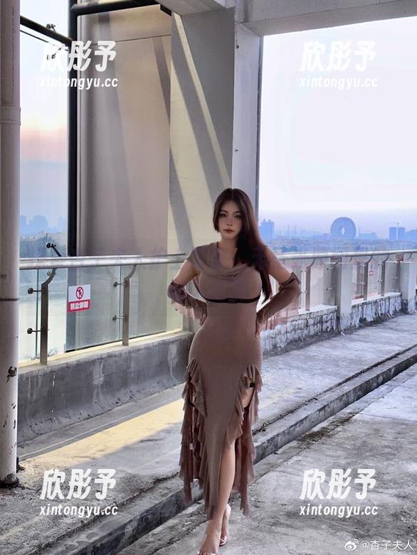 探索杏子夫人护士写真：无圣光原图里的动人时刻