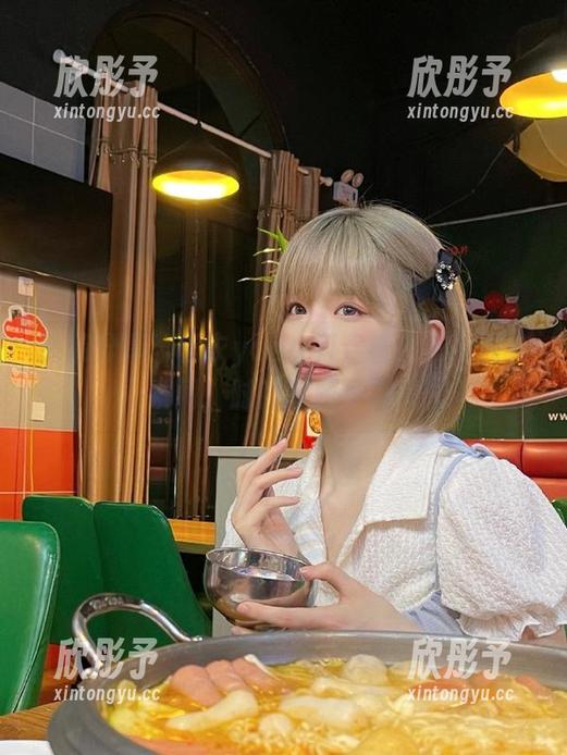 高清分享：杨衣yangyi穿着皮衣的迷人瞬间，时尚专题写真集