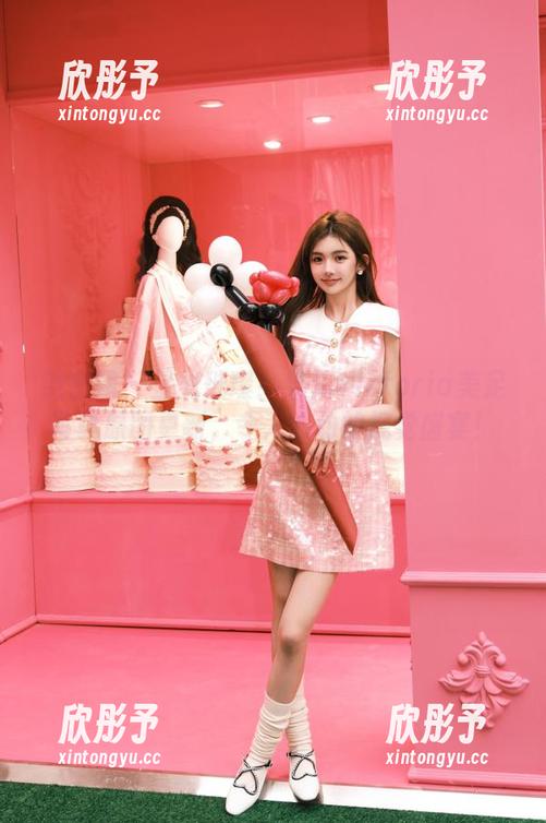 果儿Victoria 微密圈 - 星光璀璨!果儿Victoria美足写真原图更新,令人心动的视觉盛宴!