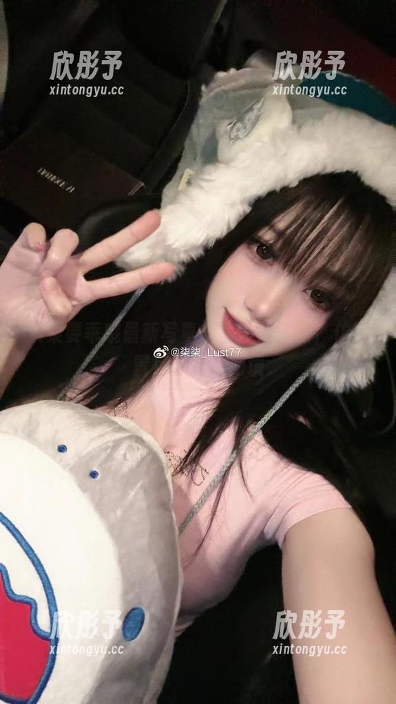 柒柒要乖哦最新写真：雾纱裙美图，仿佛置身于迷雾仙境