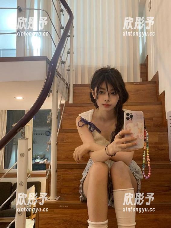 梦丝女神 - 玥玥私拍家居小淑女图集：在幸福的小天地中捕捉生活的每一瞬