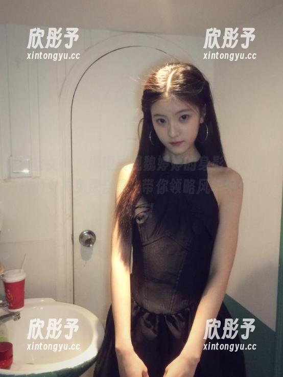 梦丝女神 - 璀璨展现魏婷婷的身影，穿旗袍的女神免费合集，带你领略风华绝代的风采！