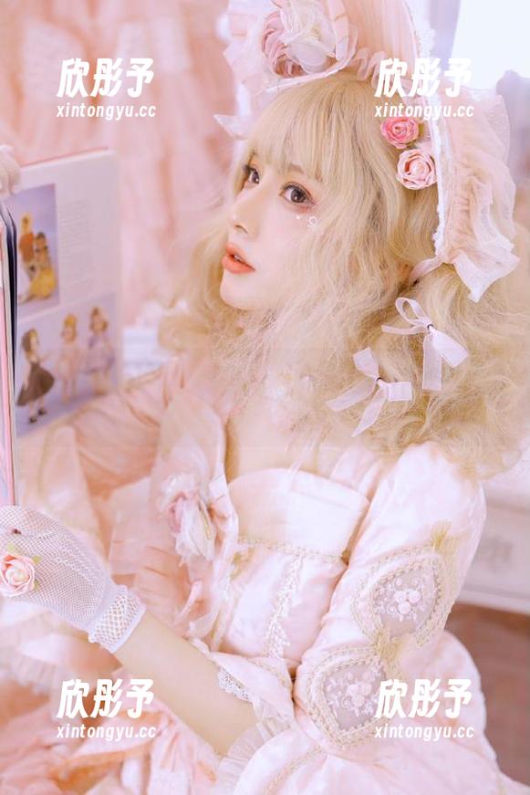 体验森萝财团的独特风格：白色死库水8D油亮黑丝写真作品深度解析
